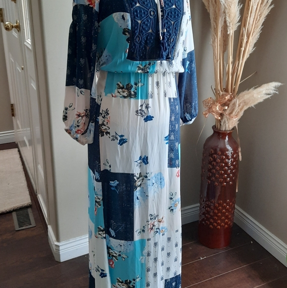 DR2 by Daniel Rainn | Blue & White Dress - Picture 5 of 5